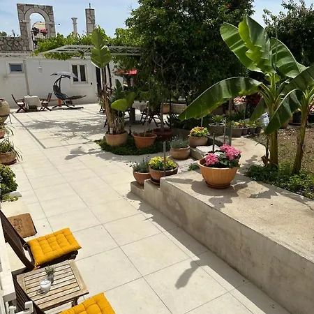Lomara Guest house