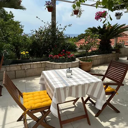 Lomara Guest house