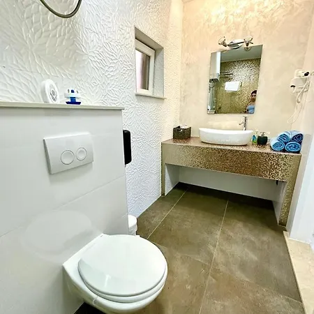 Lomara Guest house