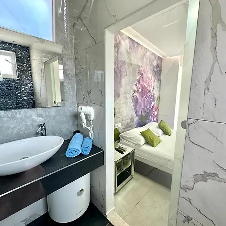Lomara Guest house 3*