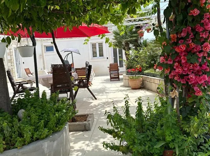 Lomara Vendégház 3*